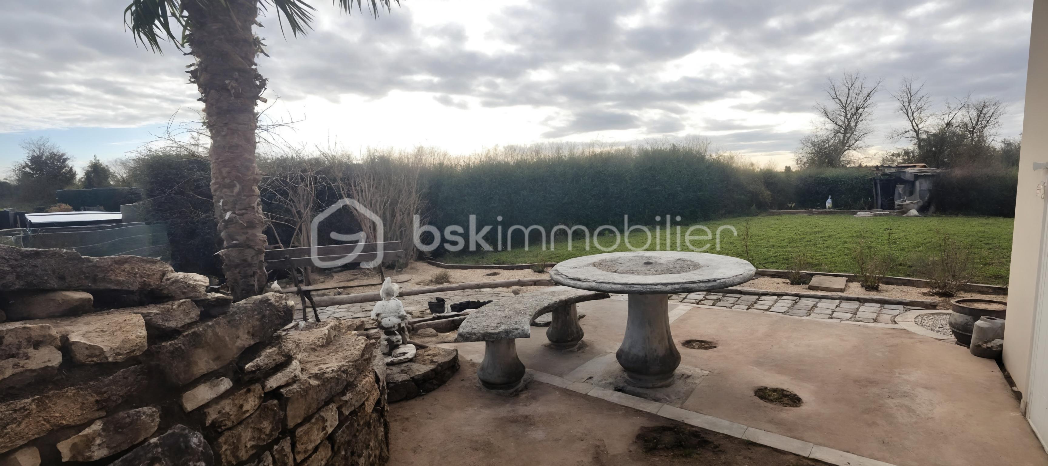 Pavillon de 98 m² - terrasse av.jpg